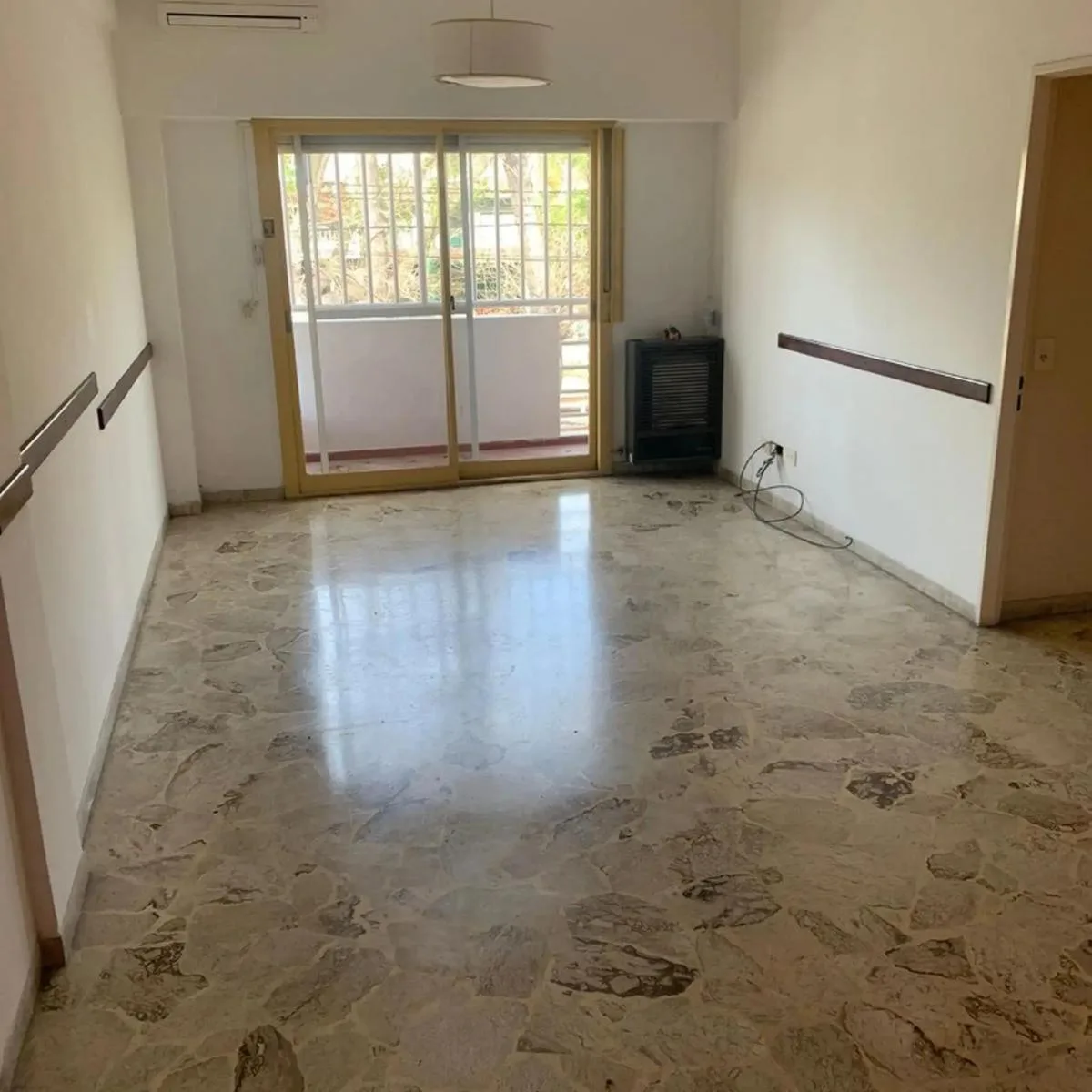 Трёхкомнатная квартира с парковочным местом в General San Martín