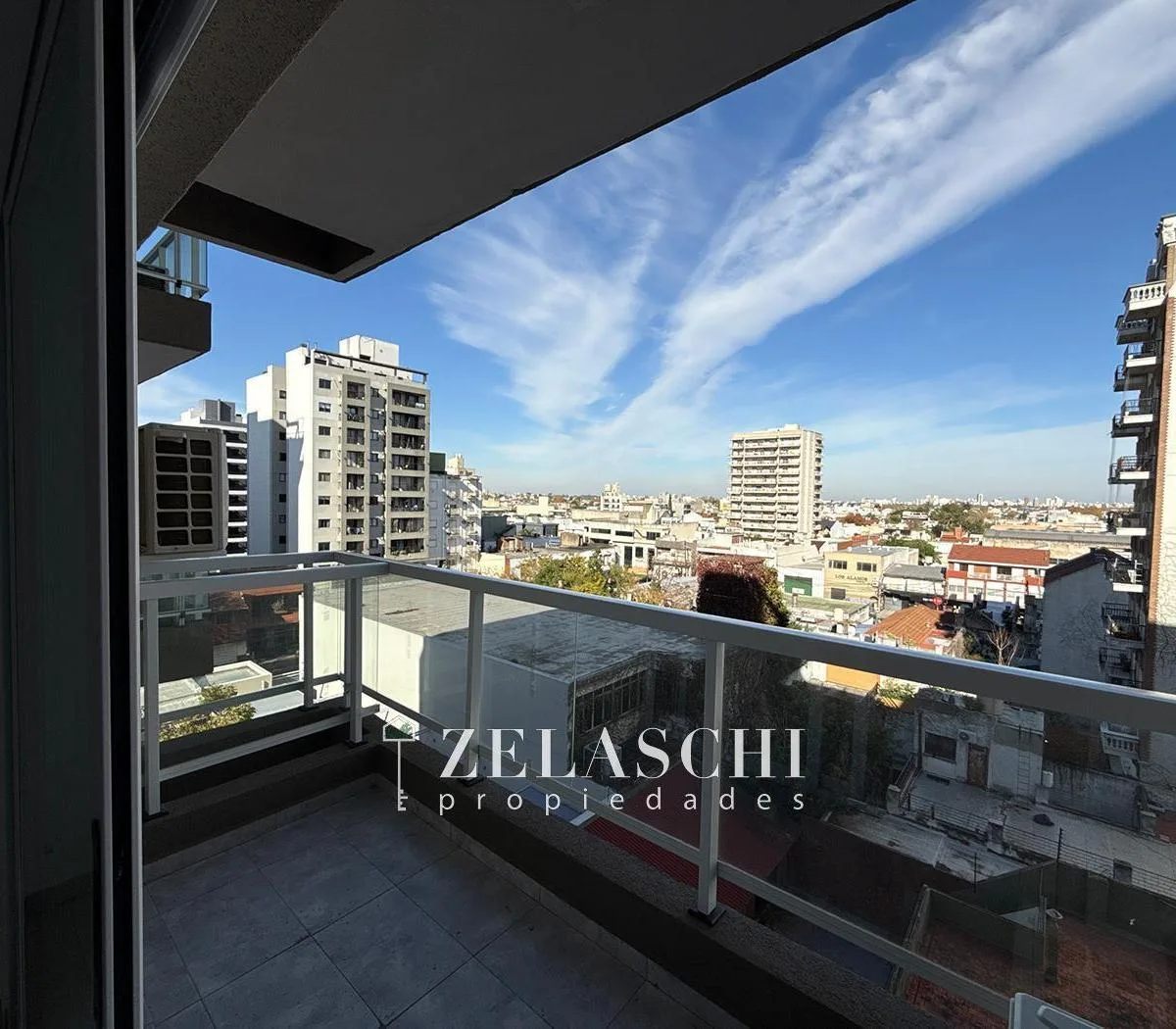 Departamento de 2 ambientes con cochera en Tres de Febrero