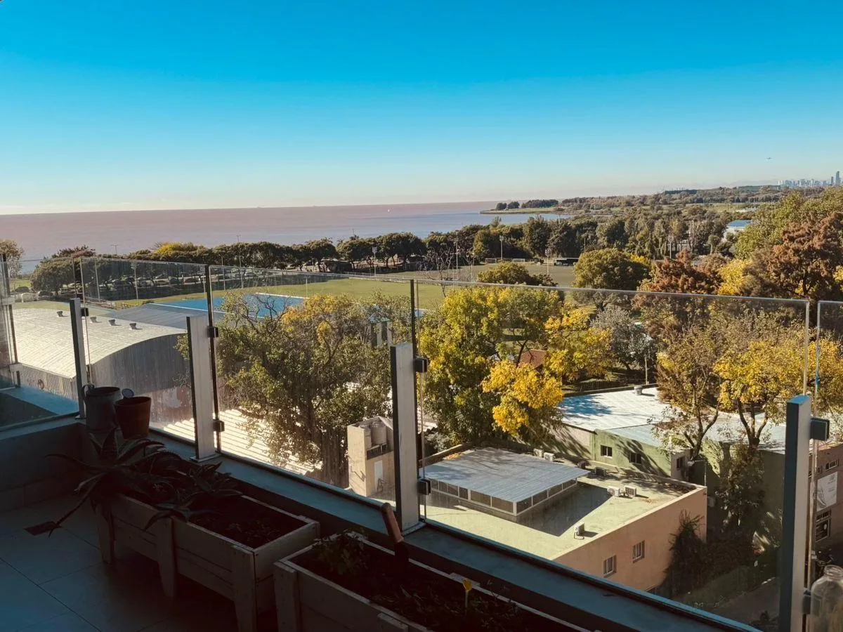 Two-bedroom apartment with parking in Vicente López