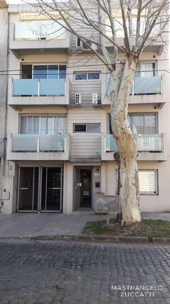 Two-room apartment with parking in Banfield Oeste