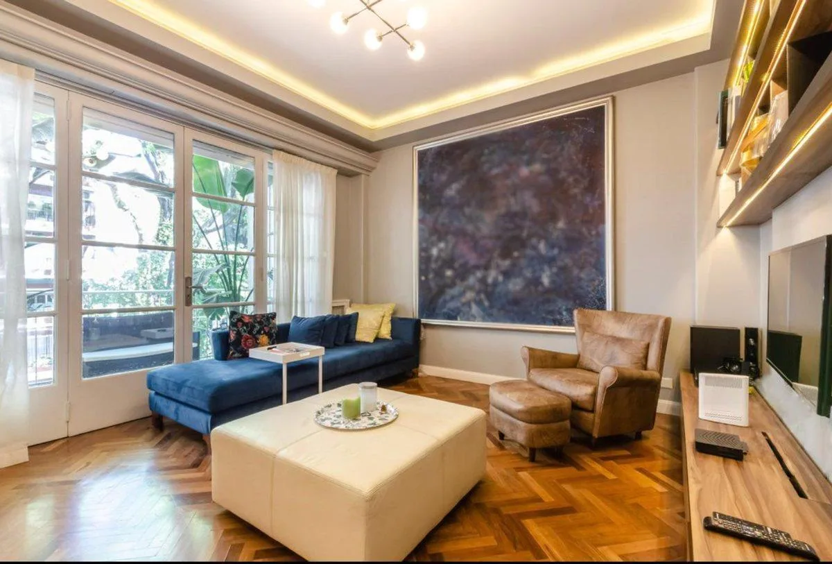 Five-bedroom apartment with balcony in Palermo