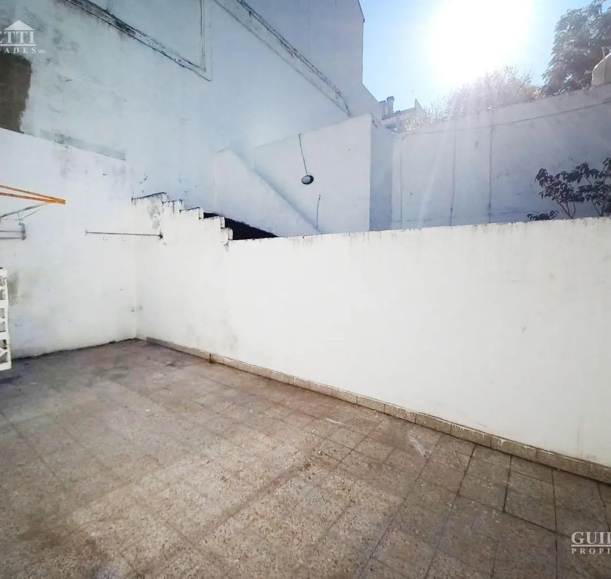 Квартира PH с 2 спальнями и внутренним двориком в Coghlan