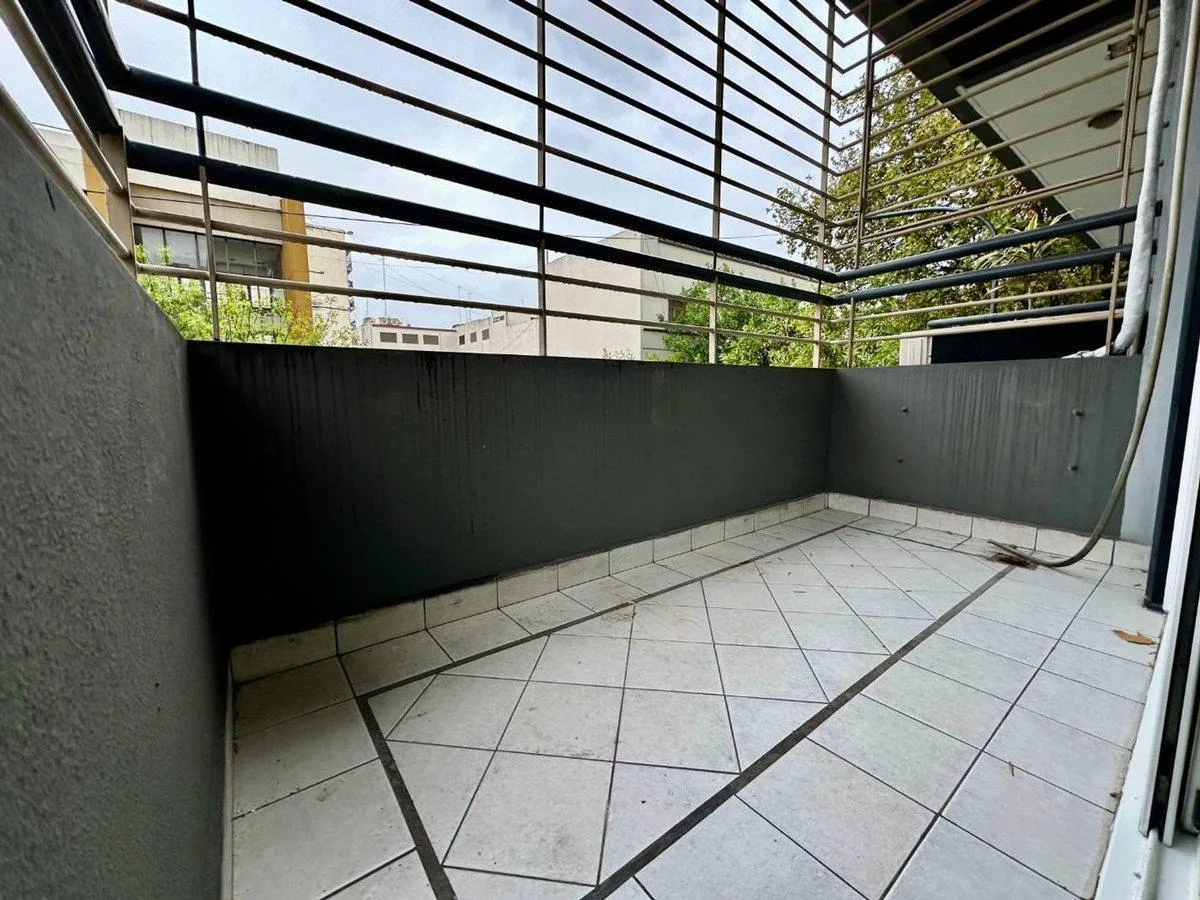 Studio apartment with parking and front balcony in Flores