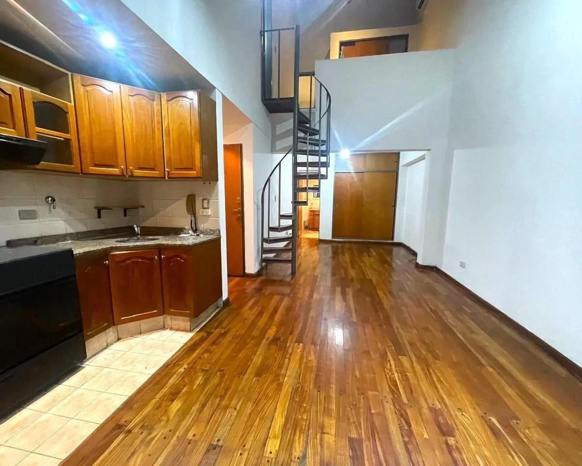 Departamento tipo dúplex de 2 ambientes al frente en Villa Crespo