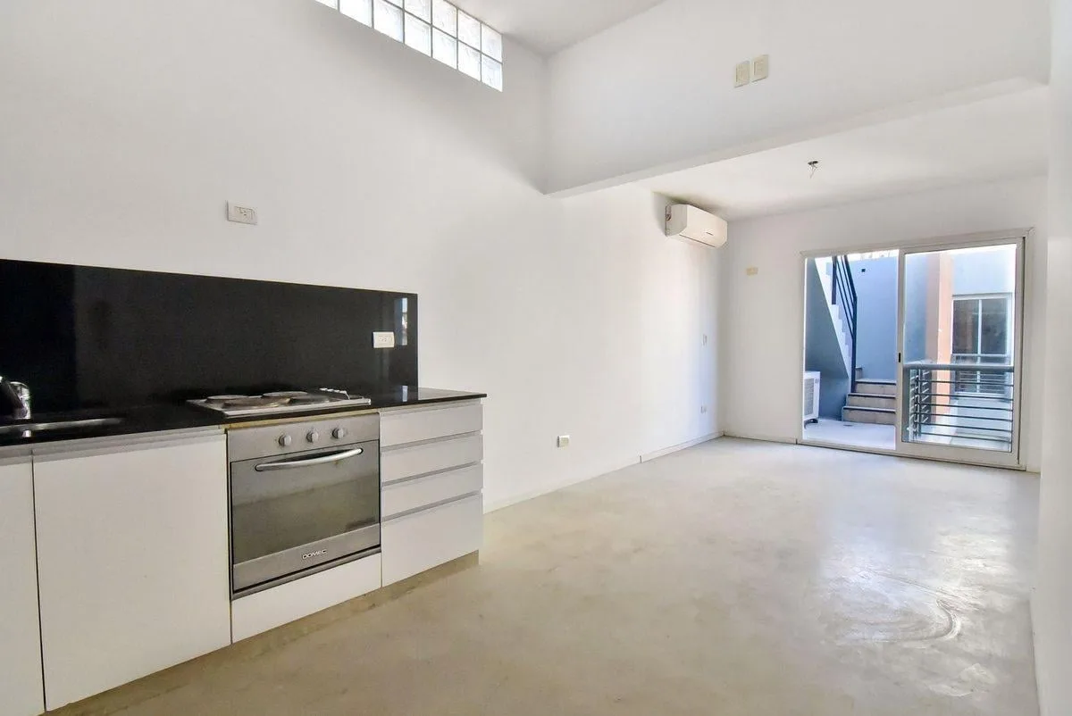 Kitnet com terraço privativo em Palermo