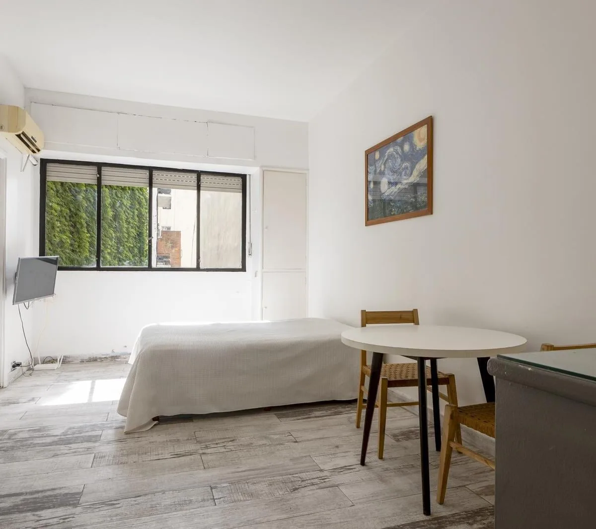 Studio apartment with separate kitchen in Recoleta