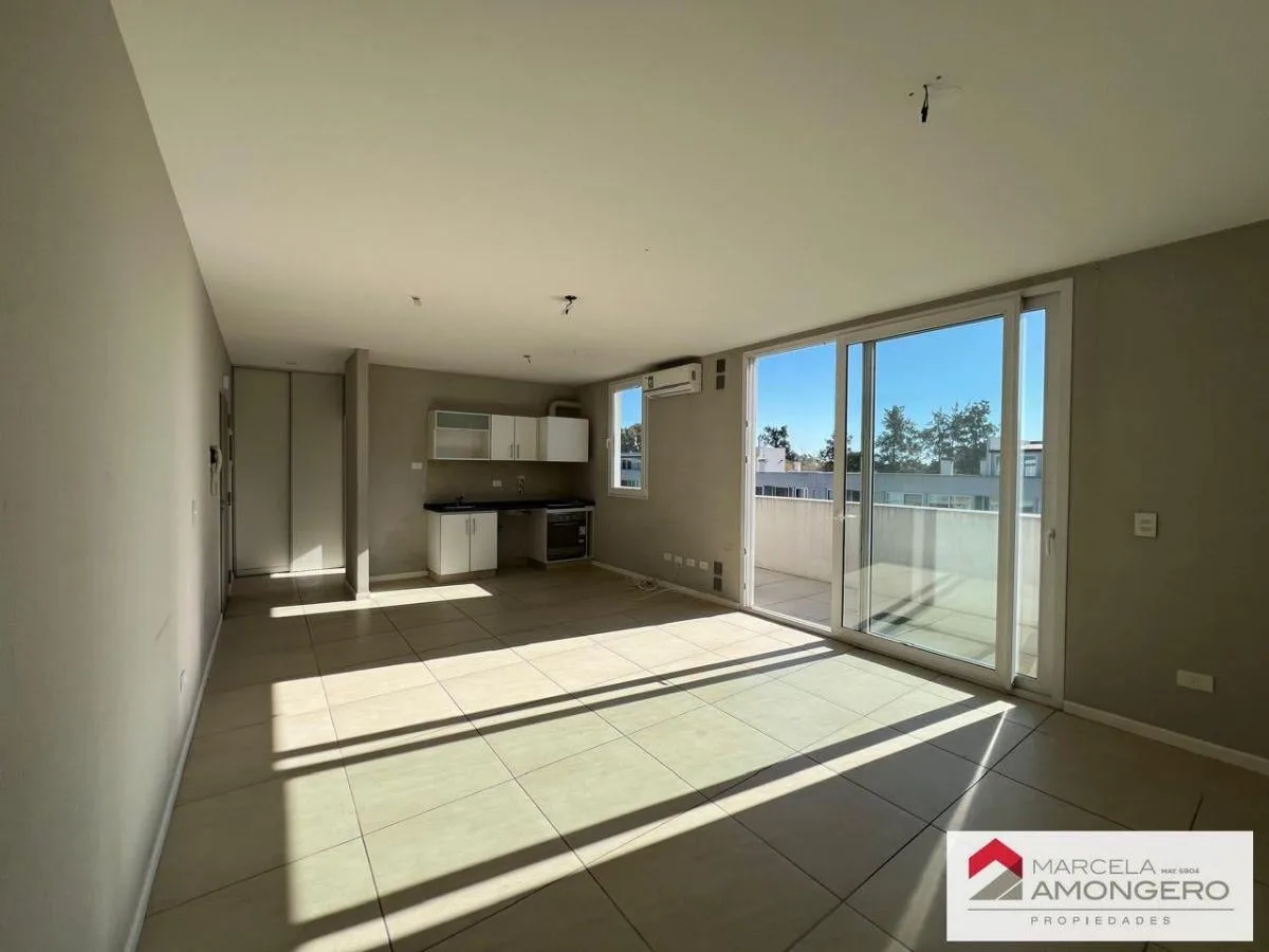 Квартира-студия с большим балконом, зоной гриля и парковочным местом в Tigre