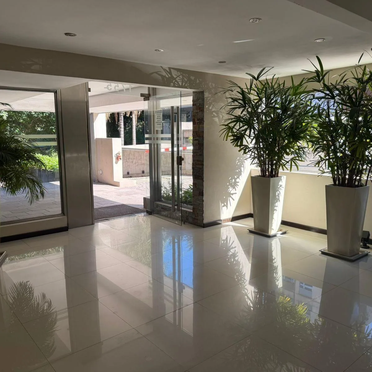 Departamento de 3 ambientes con cochera en Belgrano R