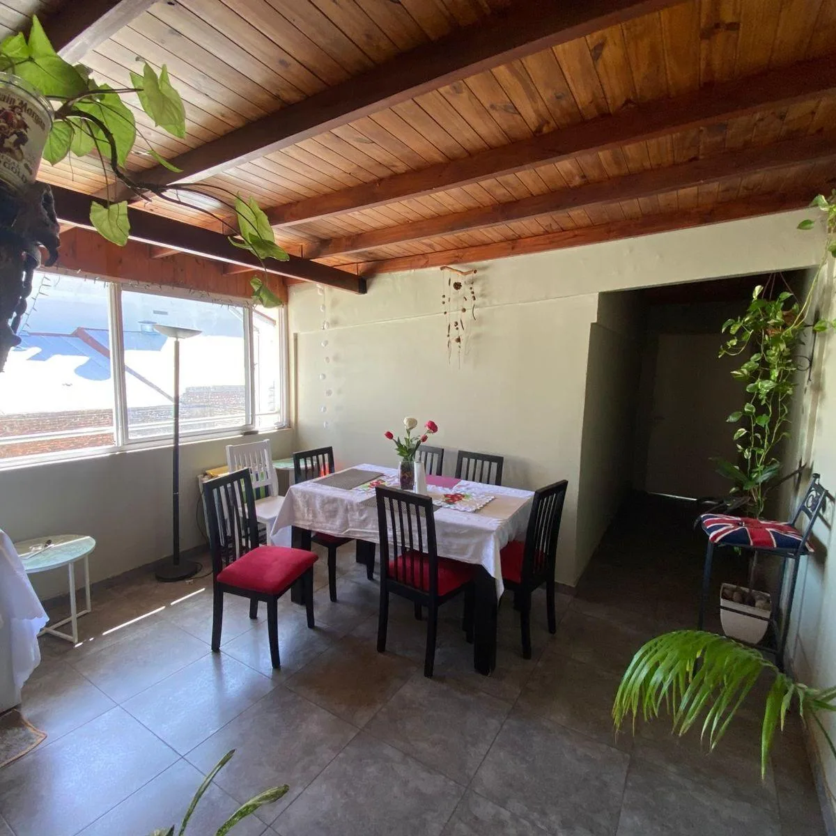 Apartamento mobiliado de três dormitórios em Chacarita