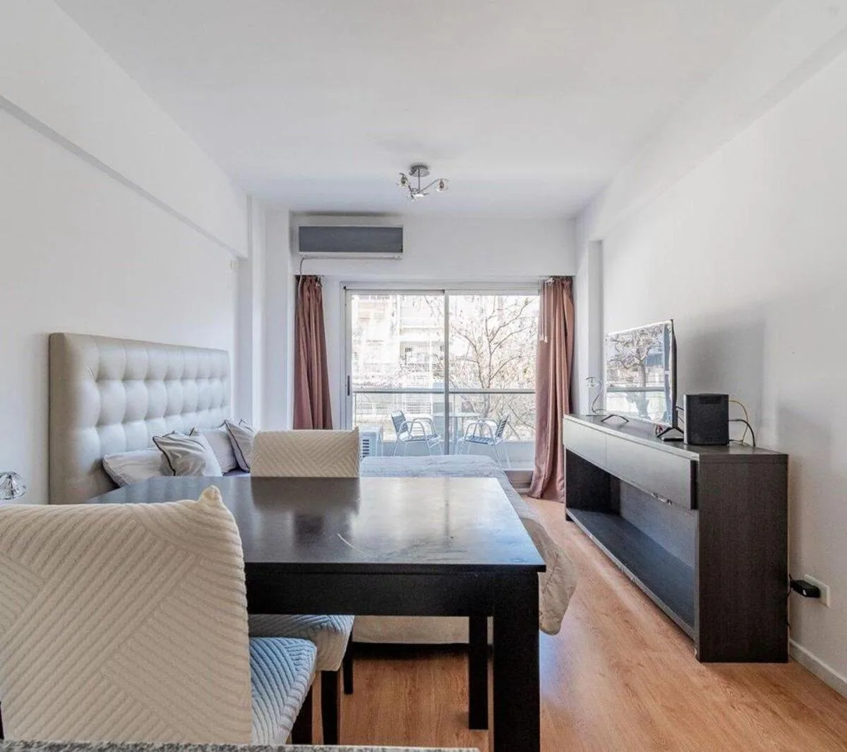 Monoambiente amoblado con balcón en Belgrano