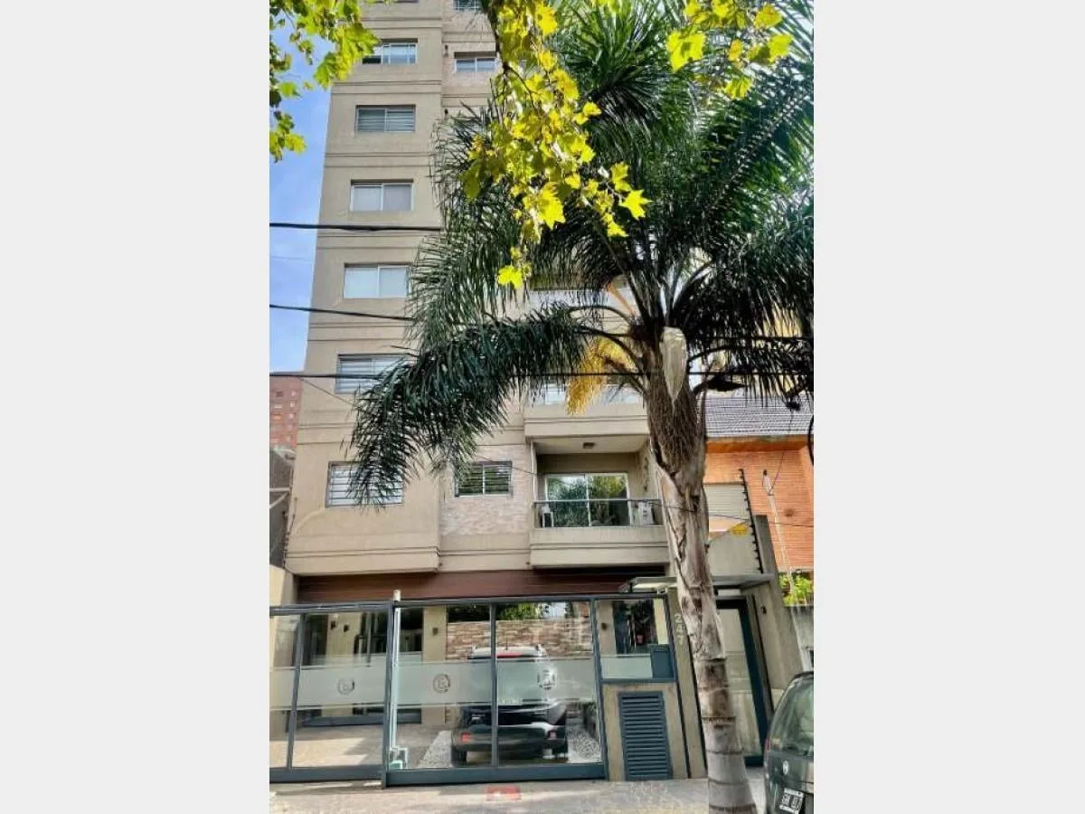 Departamento de 2 ambientes con balcón al contrafrente en Ramos Mejía