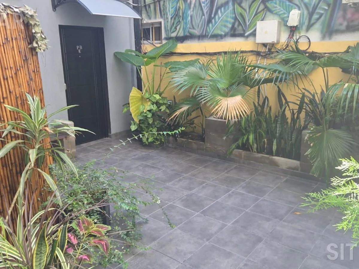 Two-room apartment with patio in Avellaneda