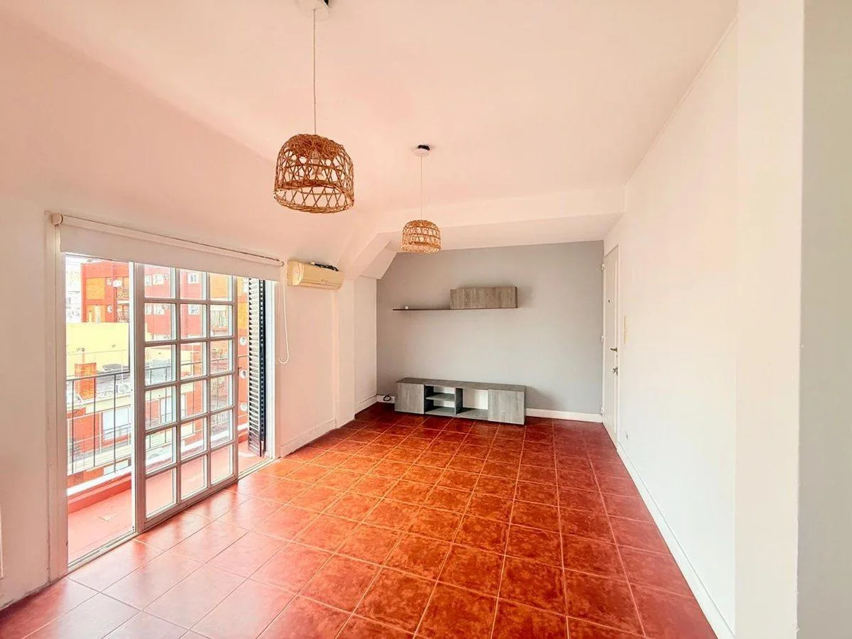Departamento de 3 ambientes en Almagro con balcón