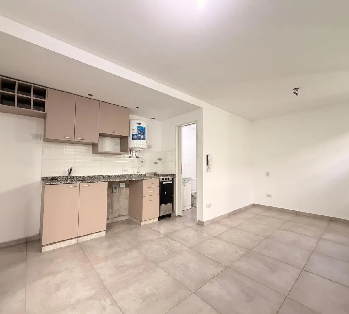 Квартира-студия в Lanús, новая (никто не жил)