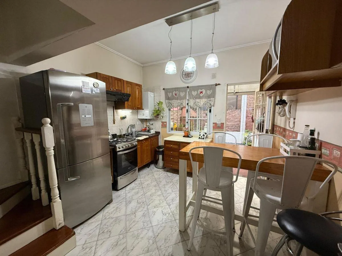 Three-bedroom PH duplex triplex with assigned covered parking in Parque Avellaneda