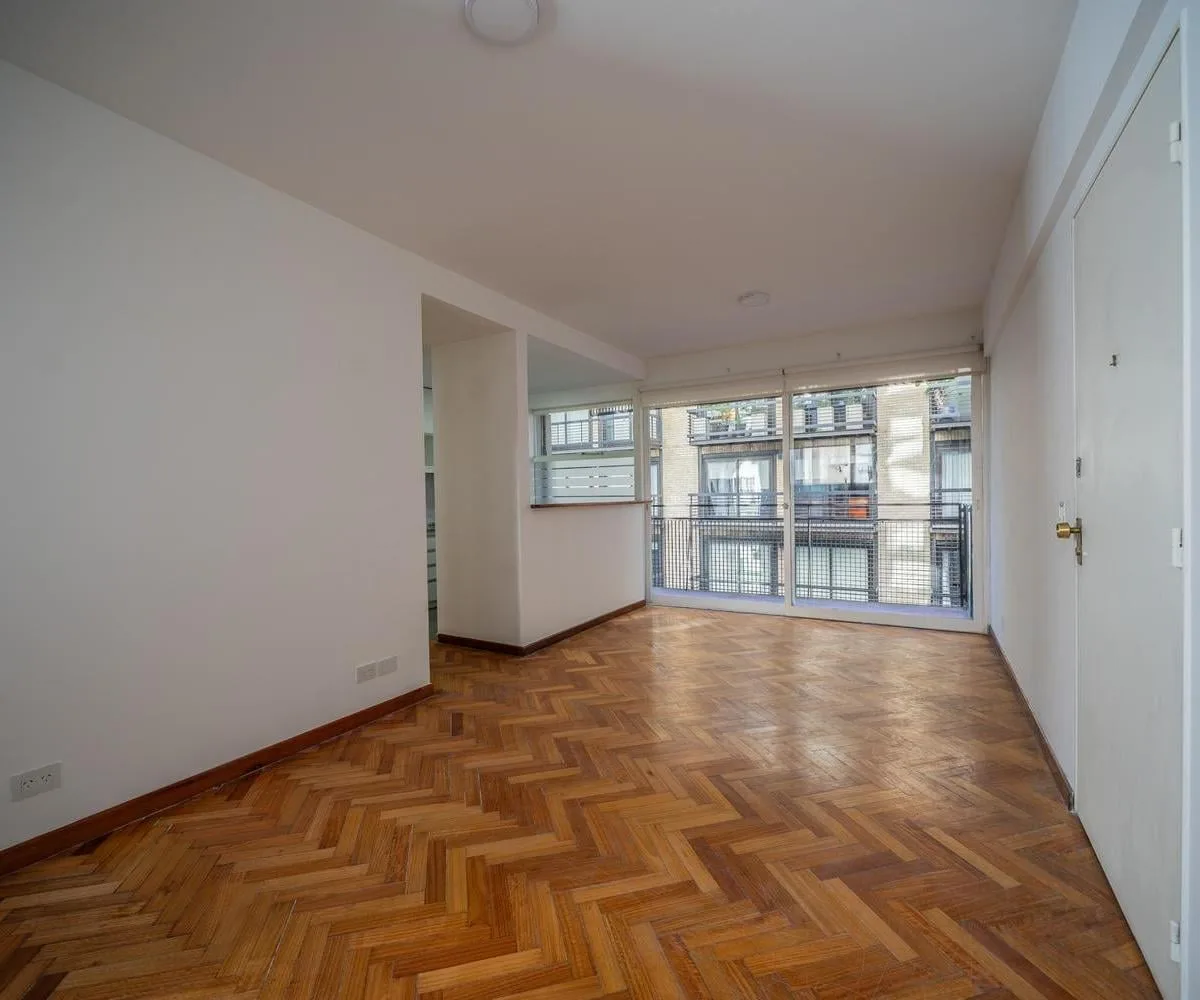Departamento de 3 ambientes con balcón al frente en Retiro