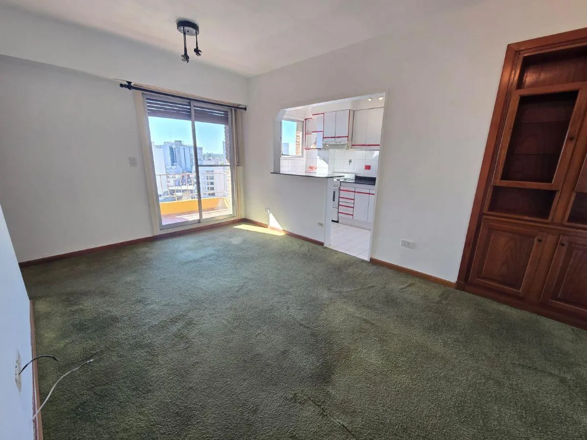 Apartamento de 2 ambientes com vaga de garagem coberta em Morón