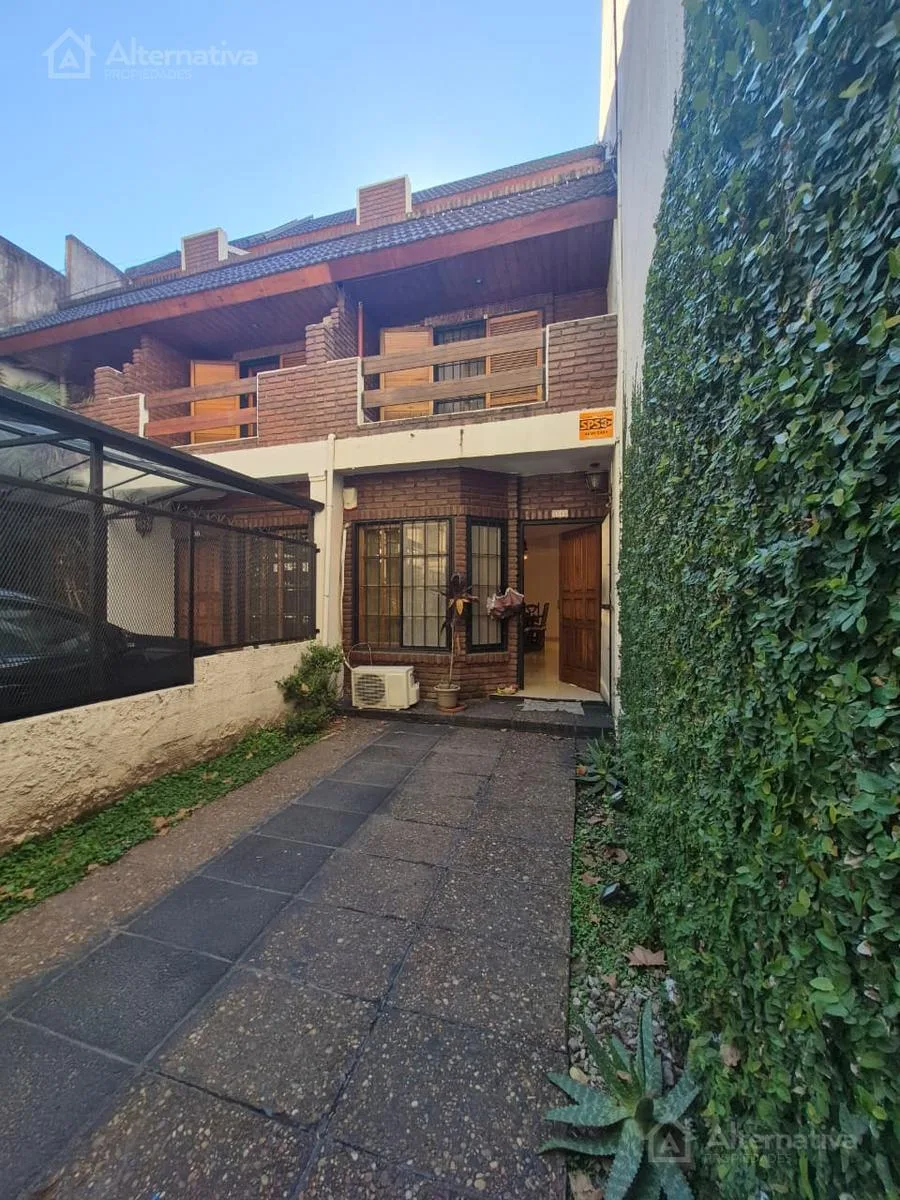 Triplex house with (assigned) parking, grill and pool in Villa Devoto