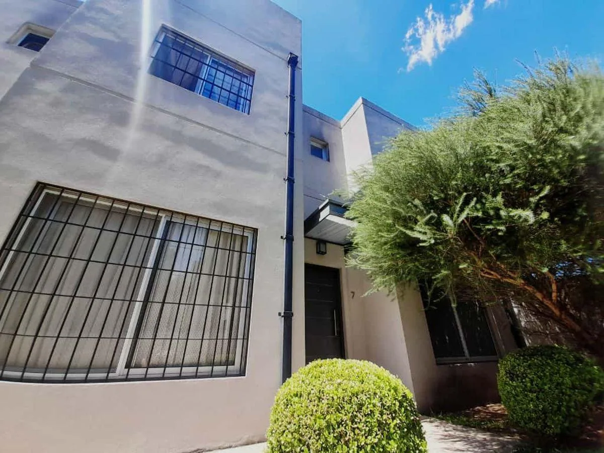 Duplex de três ambientes em PH em Ituzaingó Norte