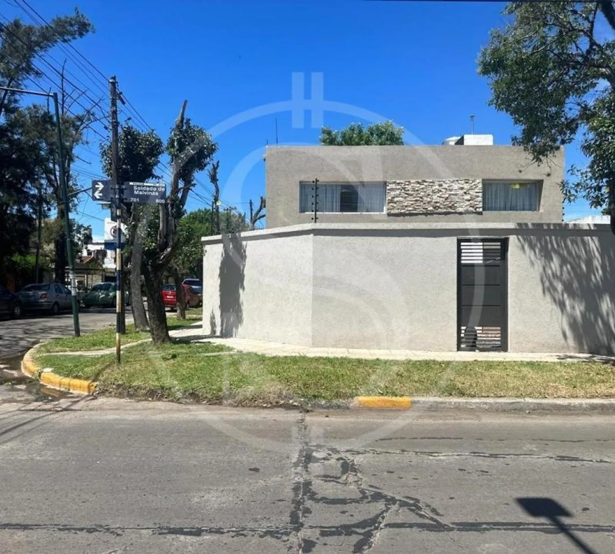 Casa de 3 ambientes con parque y pileta en Villa Adelina