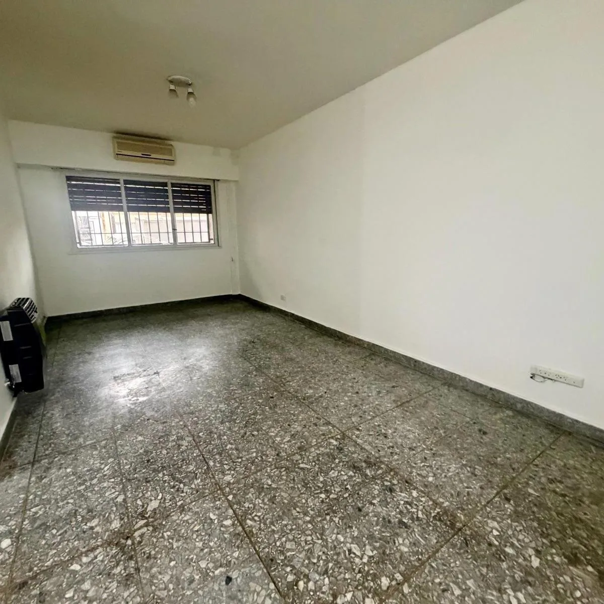 Квартира с 4 комнатами, отдельным входом и парковкой в Villa Devoto
