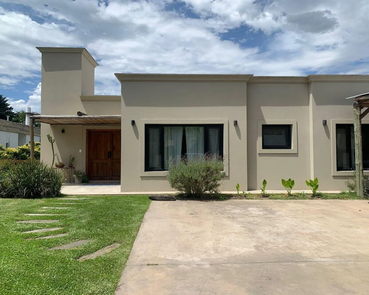 Temporarily rented fully furnished house in Estancias del Pilar
