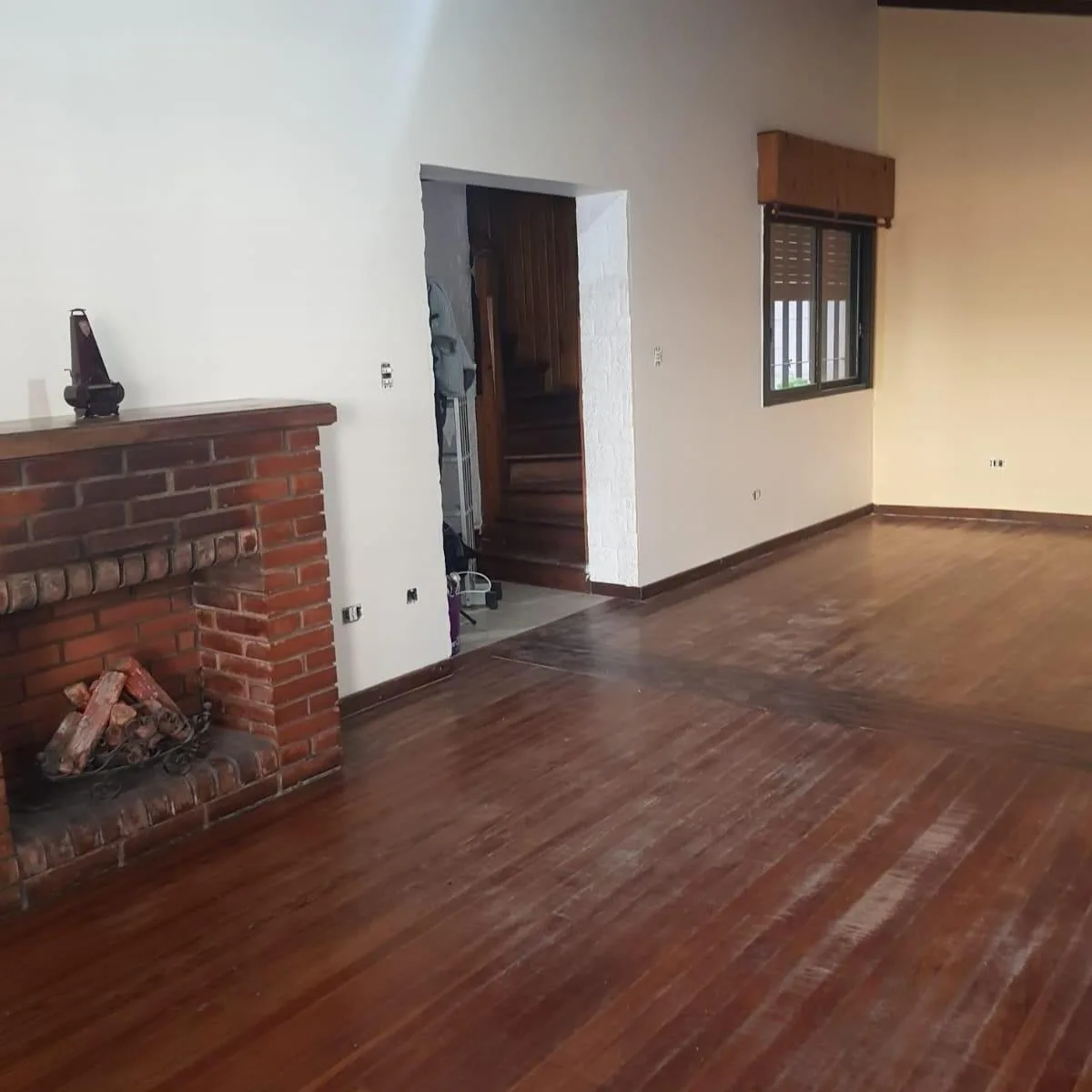 Casa municipal tipo dúplex con estudio, playroom, garage y parrilla en Liniers
