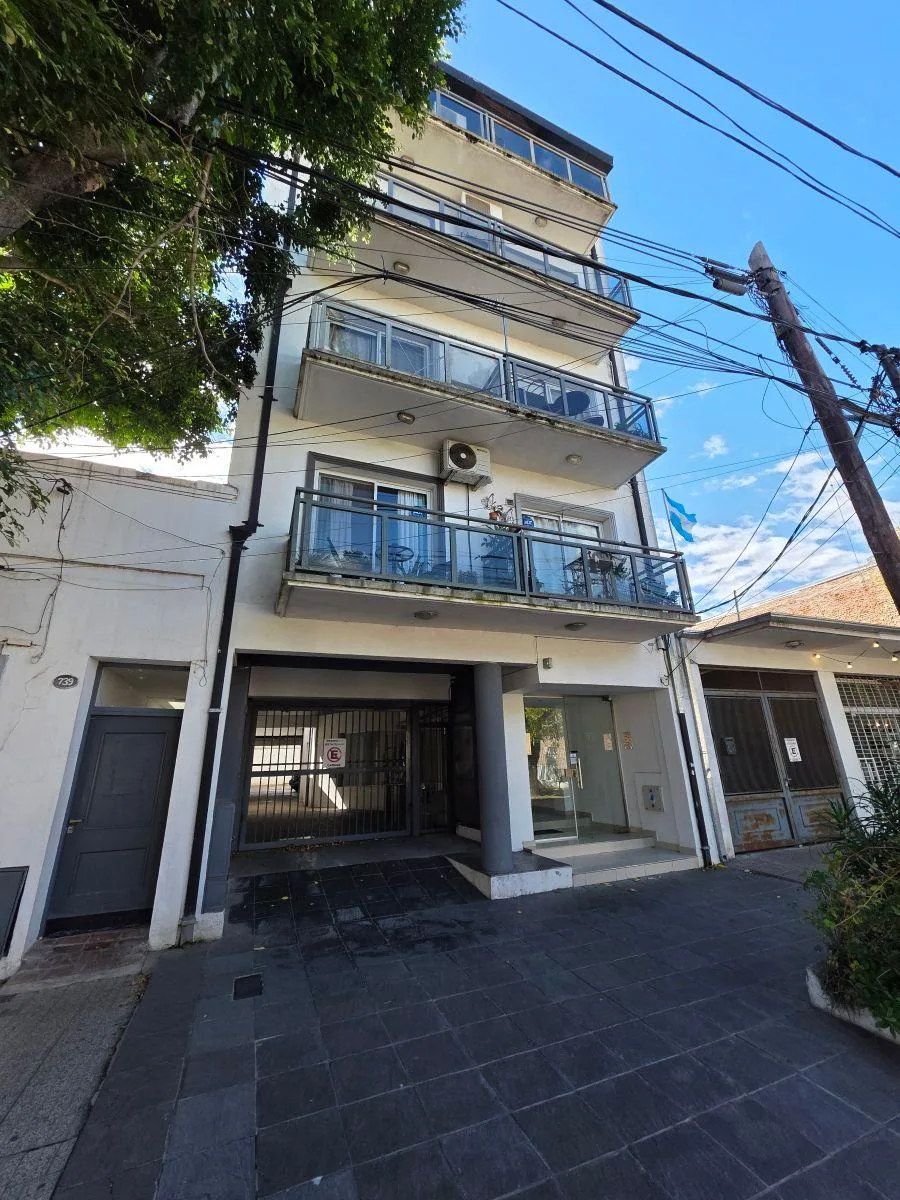 En Alquiler. Departamento a 20 m de La Plaza de Escobar. en El Centro de Escobar