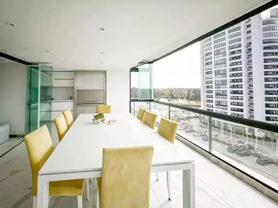 Apartamento reciclado com vista para o Rio Luján