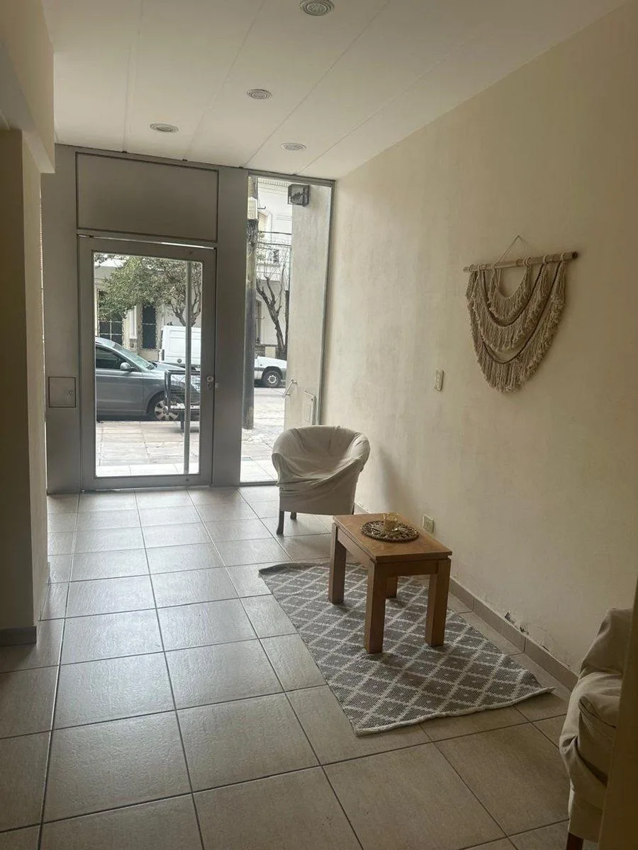Apartamento de 3 ambientes com 2 dormitórios e varanda em Lanús Oeste