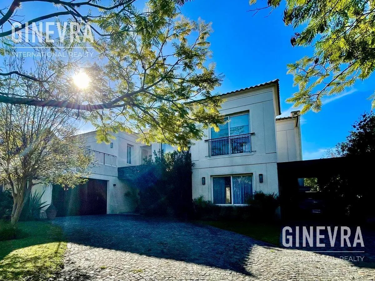 Four-bedroom house in Nordelta's El Golf, Tigre