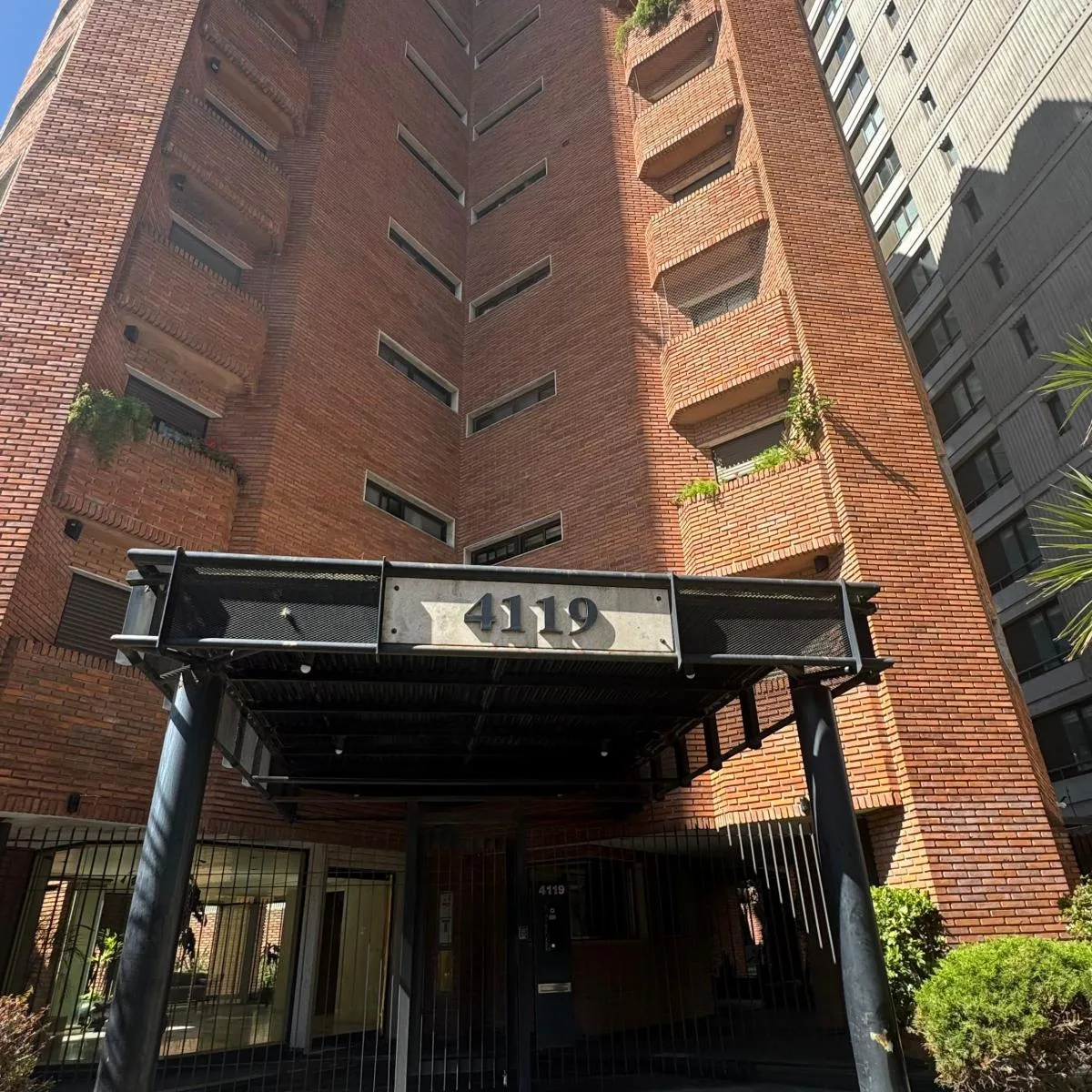 Excelente Piso en Torre//sobre Libertador con 2 Cocheras//dependencia Servicio