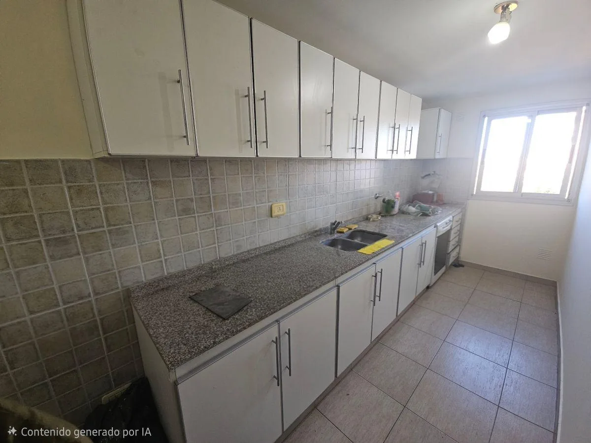 Departamento de 2 ambientes con balcón al frente en Morón