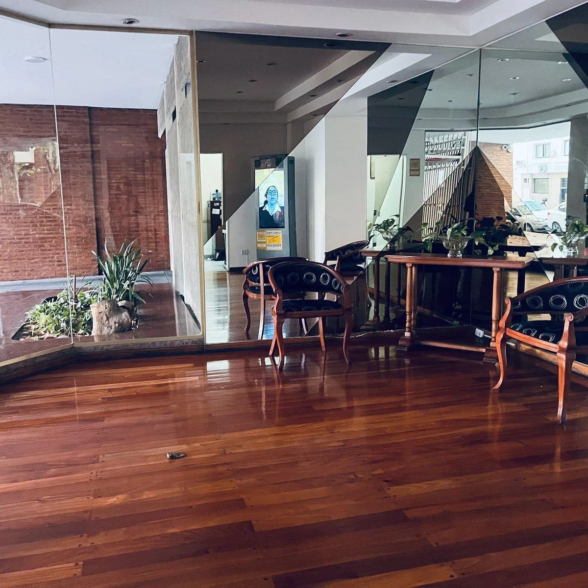 Two-room apartment with balcony in Monserrat