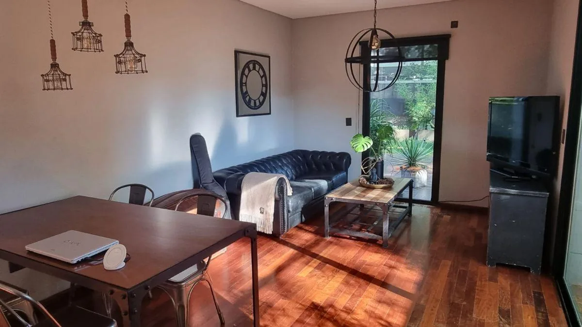 Apartamento de dois ambientes com jardim em Martínez