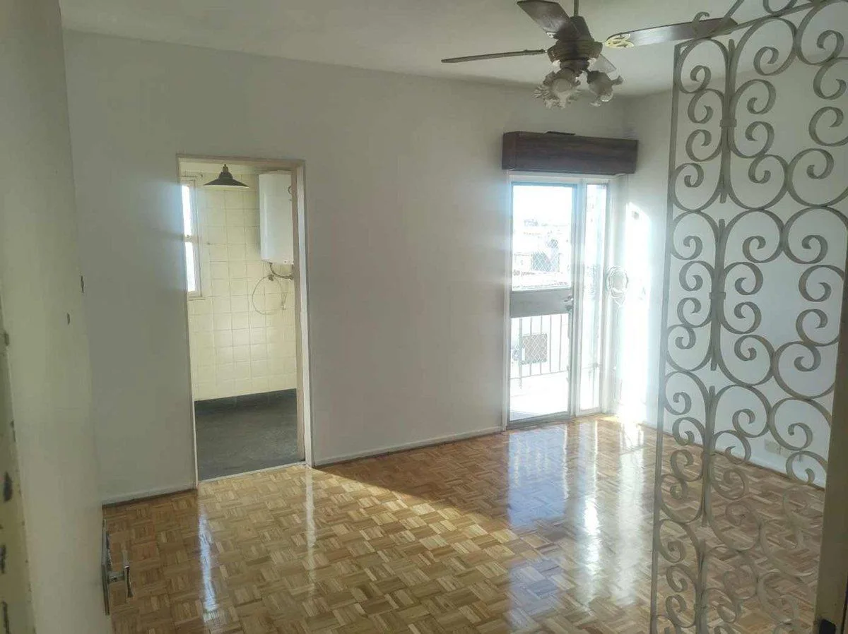 Apartamento de 2 ambientes com varanda em Balvanera