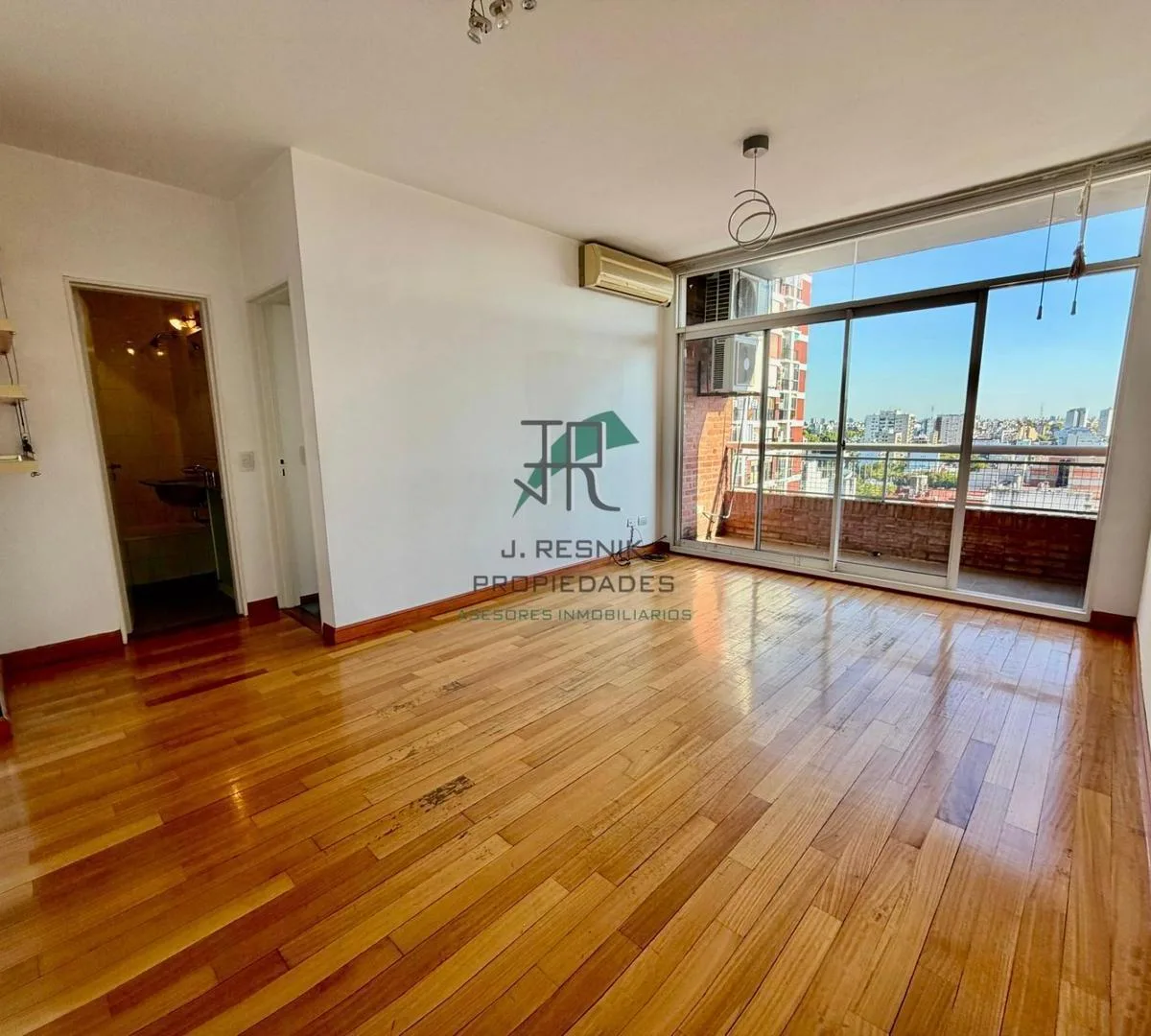 Dois ambientes com vaga coberta em Colegiales