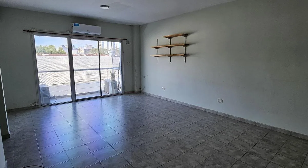 Departamento de 2 ambientes con balcón en Balvanera