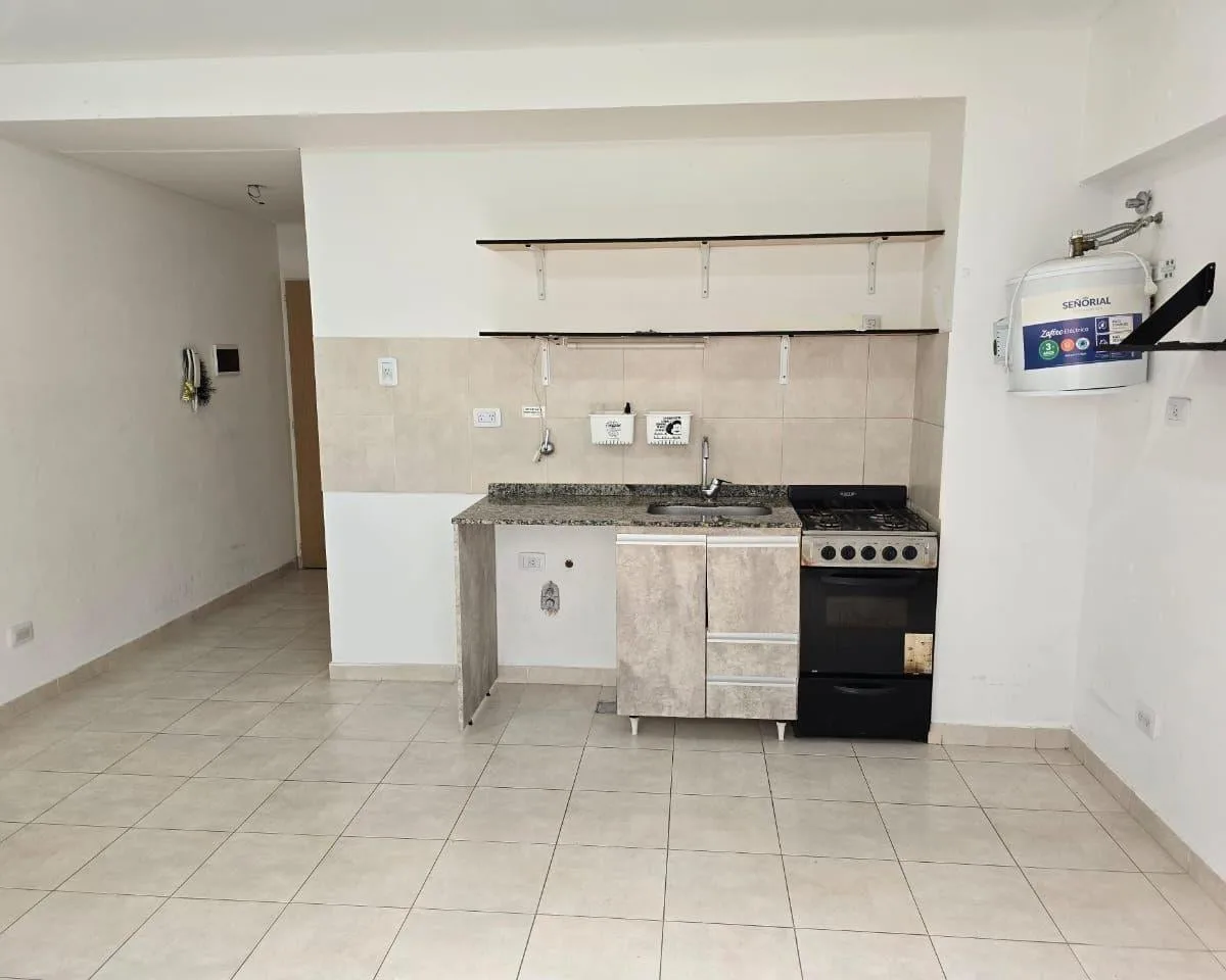 Monoambiente en Villa Luro sobre Av. Rivadavia