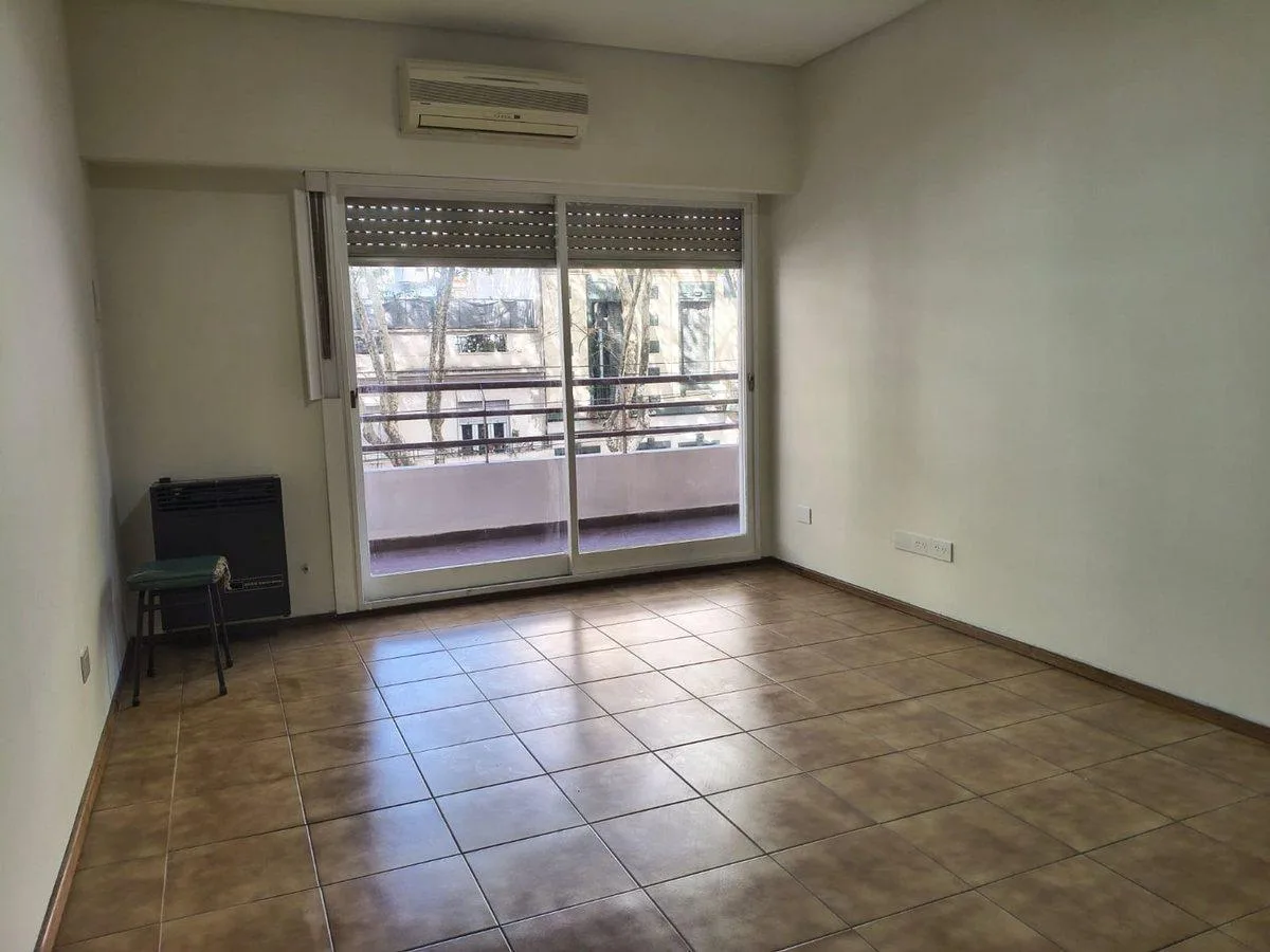 Departamento de 2 ambientes con balcón en Almagro