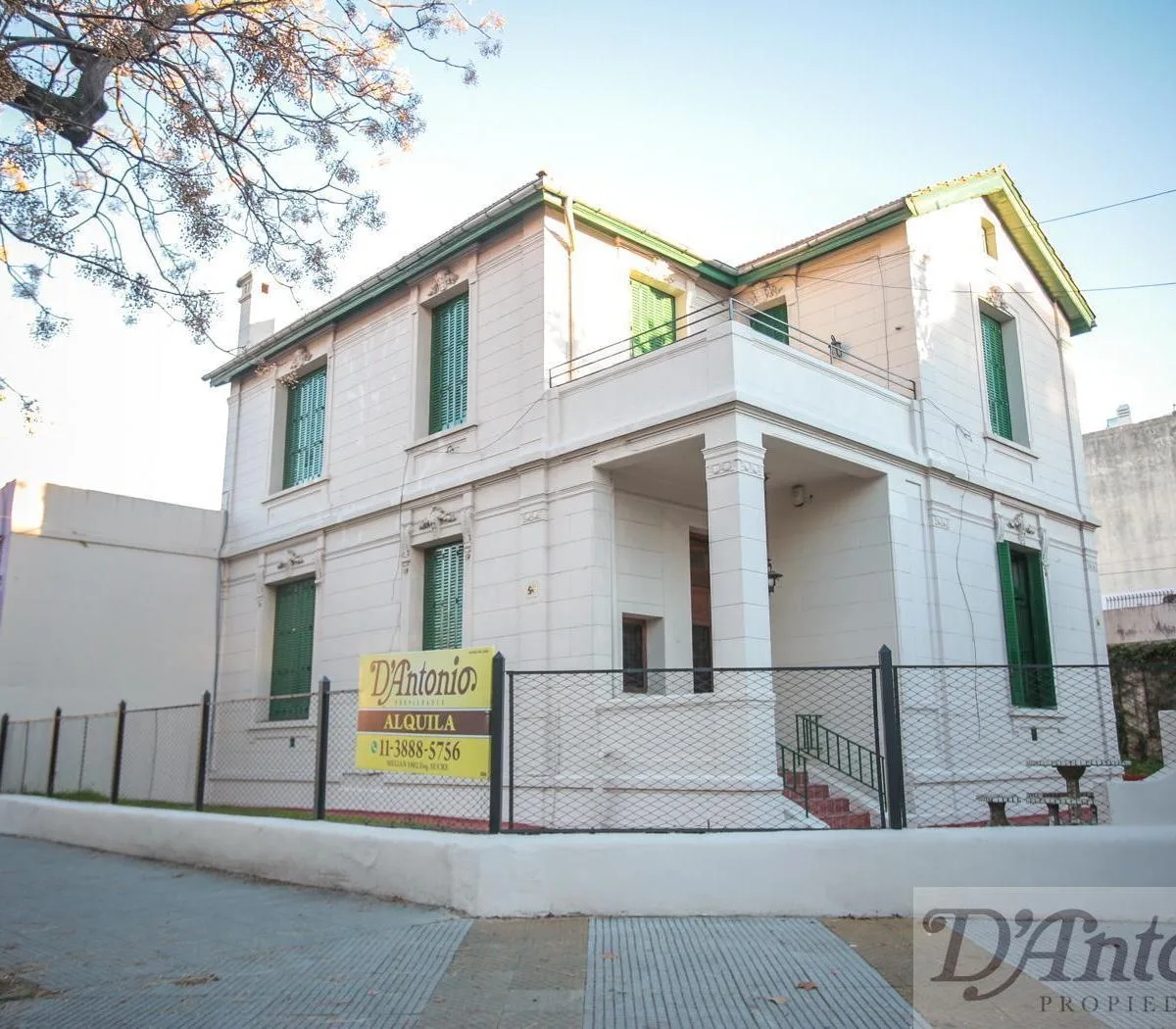 Four-bedroom house for professional use in Villa Urquiza