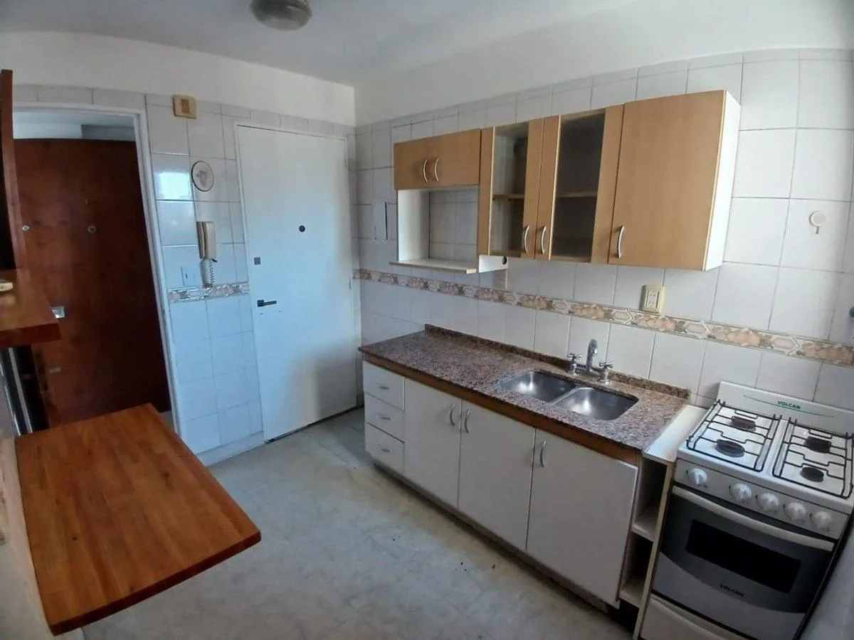 Departamento de 3 ambientes con balcón en Floresta