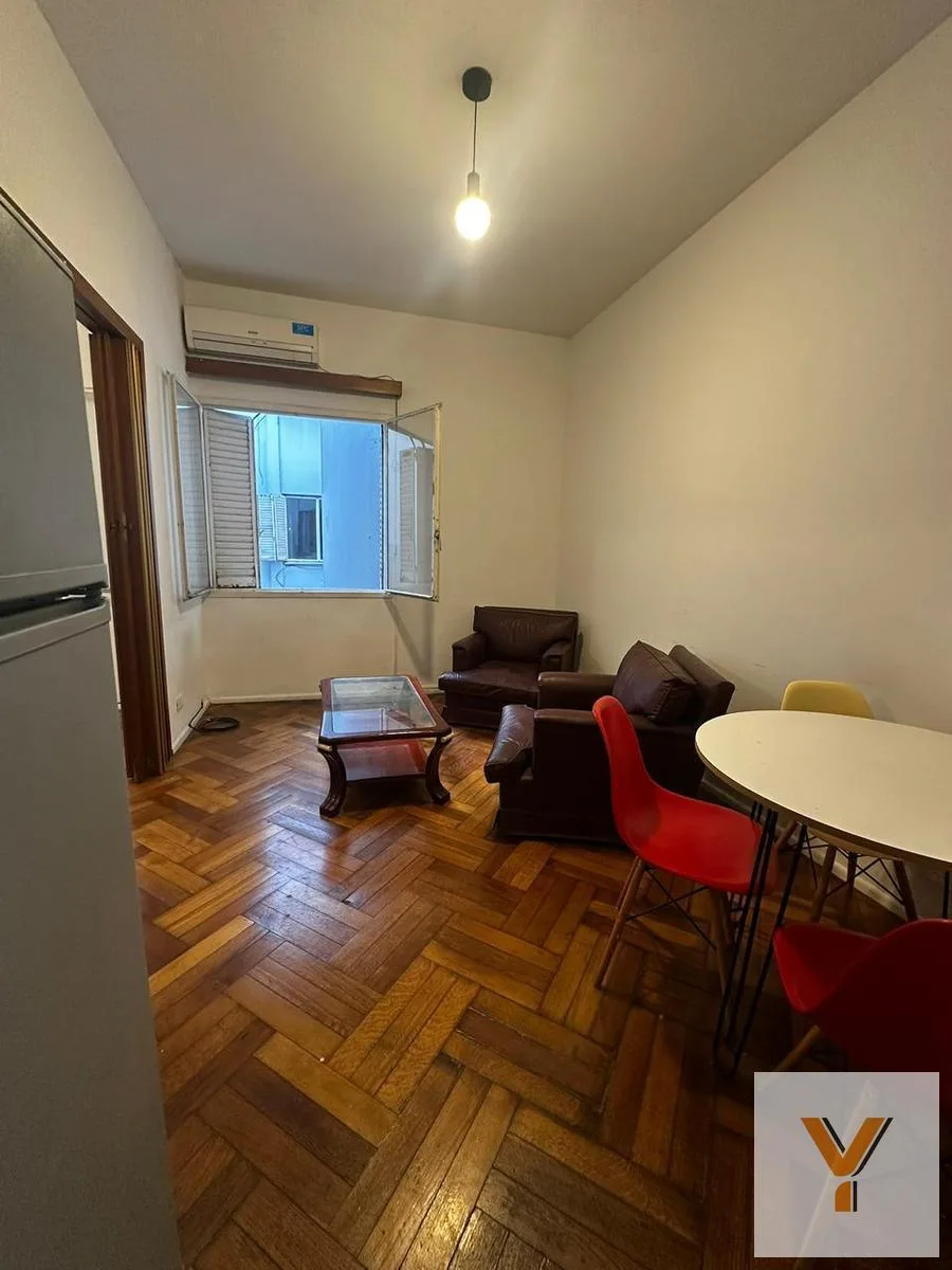 1 dormitorio con balcón interno