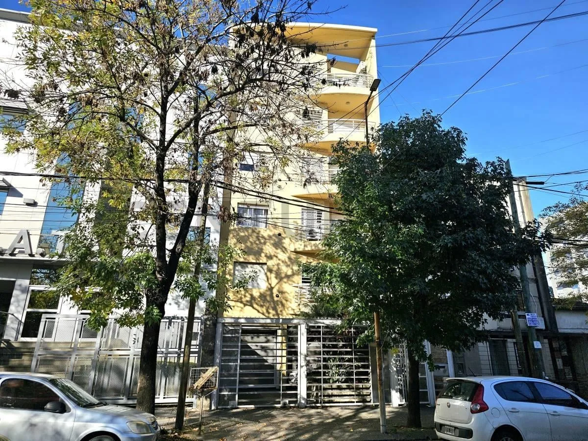 Departamento de 3 ambientes con cochera en Morón Centro