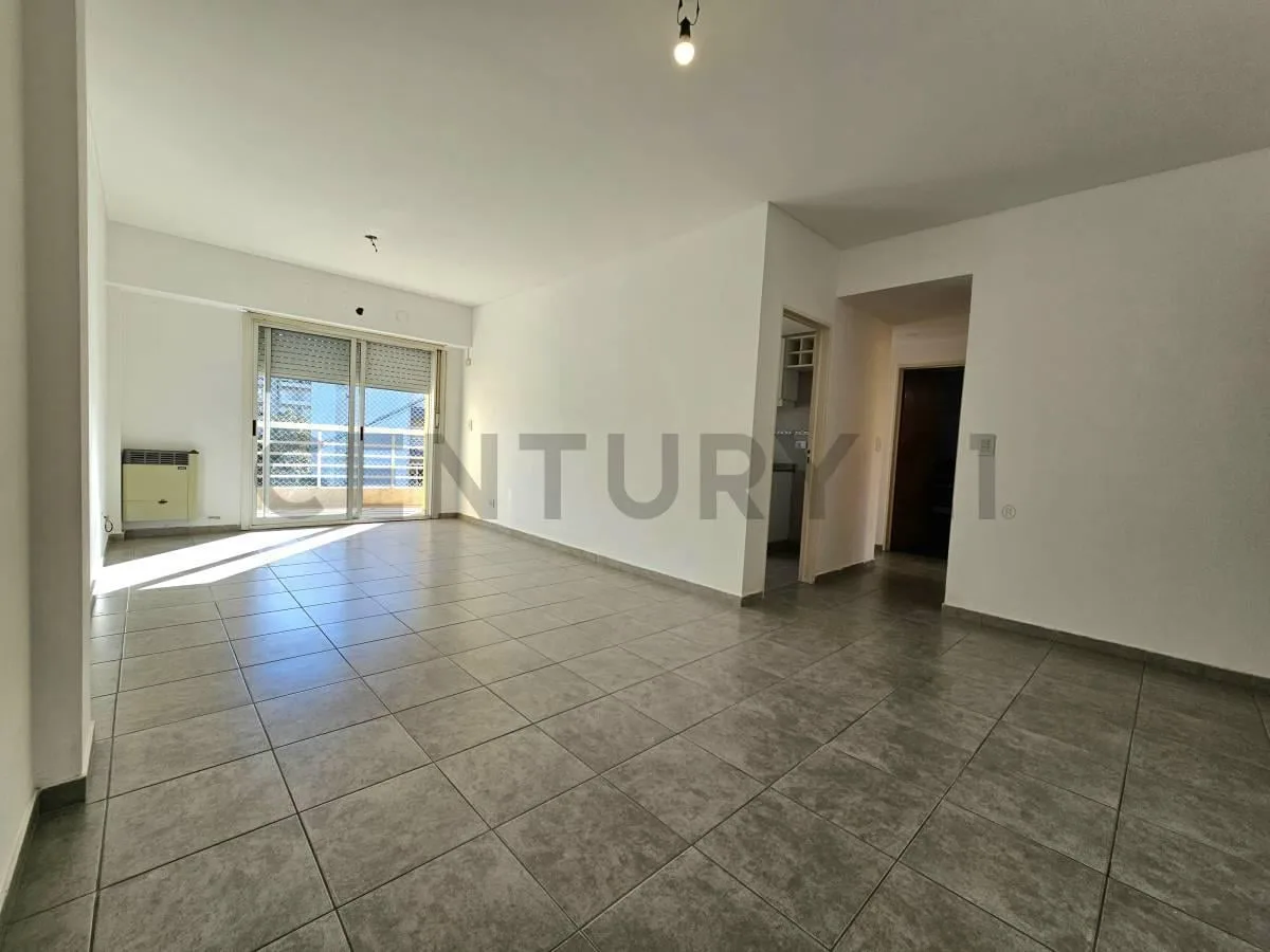 Departamento de 3 ambientes con cochera en Morón Centro