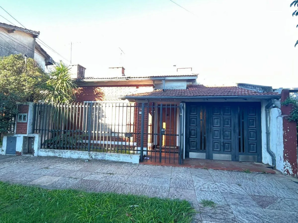 Casa de 3 ambientes con 2 dormitorios en Villa Sarmiento