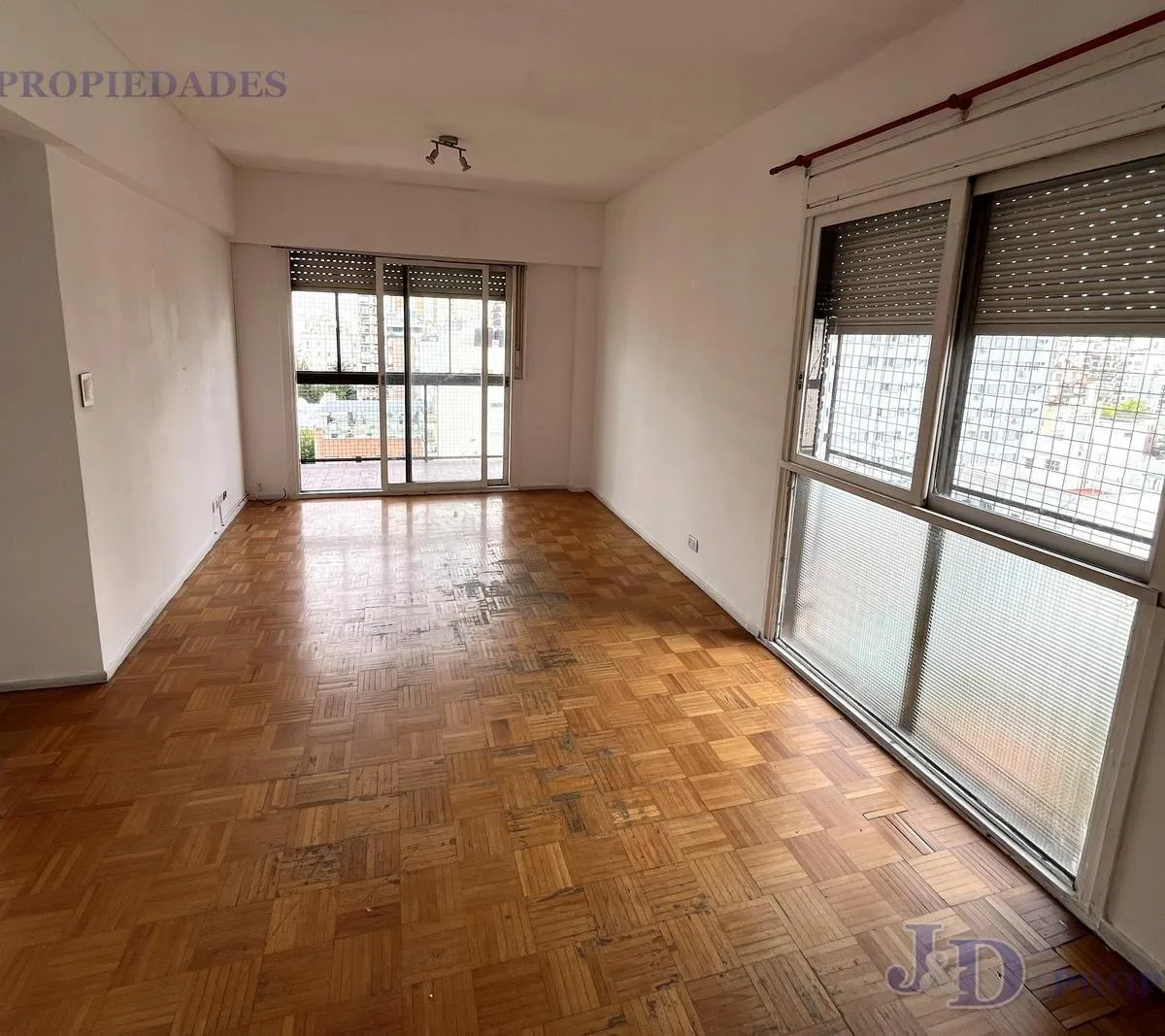 Departamento de 3 ambientes con cochera y baulera en Almagro