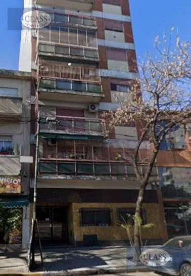 Departamento 3 Ambientes en Alquiler en Pompeya - Al Frente con Balcon - Muy Luminoso
