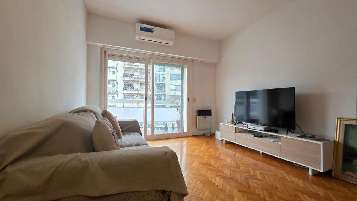 Two-room apartment with balcony in Palermo