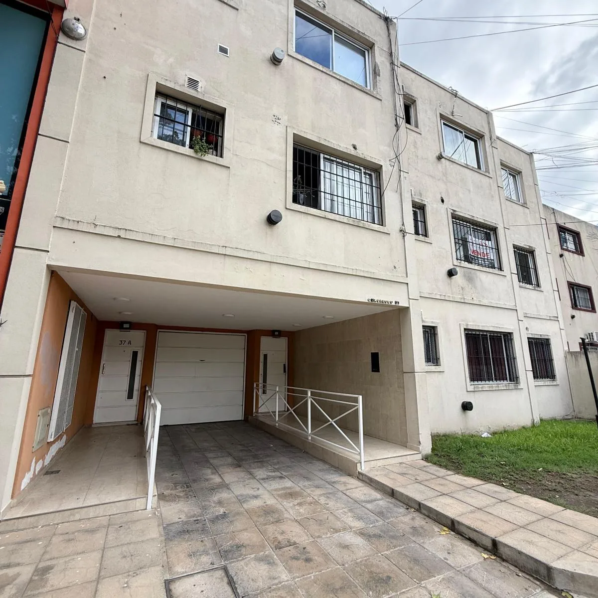 Departamento Dos Ambientes en Alquiler - Moreno Centro Sur
